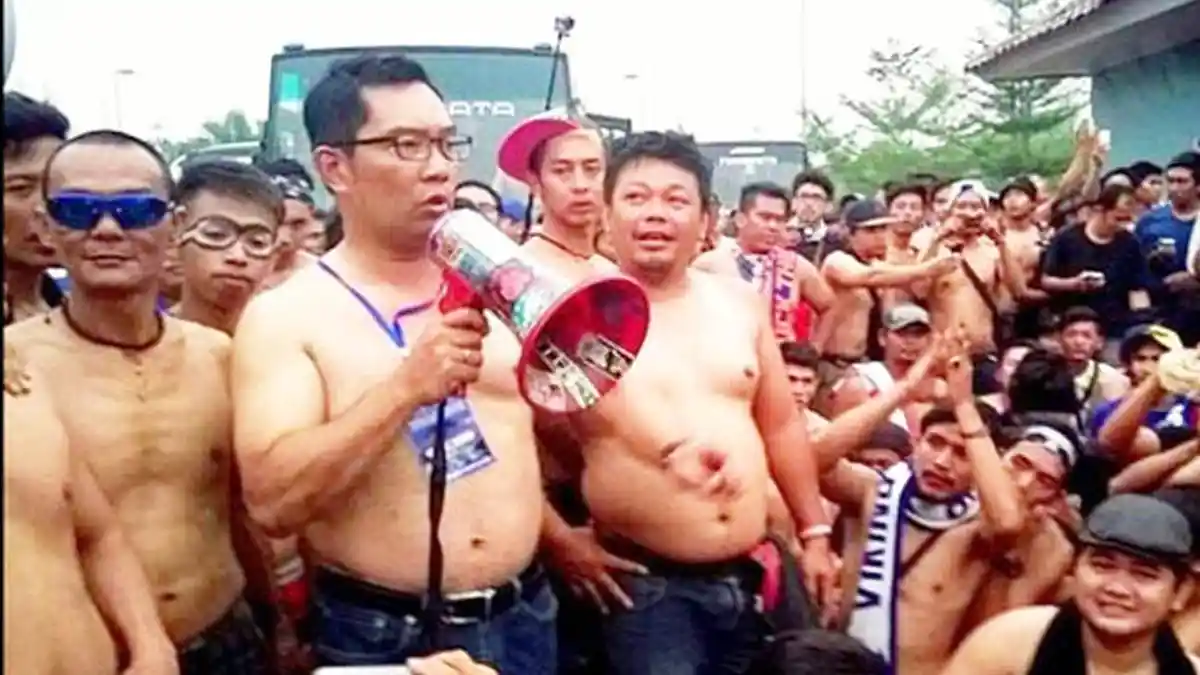 Ridwan Kamil Kena Tegur Karena Aksi Telanjang Dada: Di Final Bagi-bagi Baju Gratis