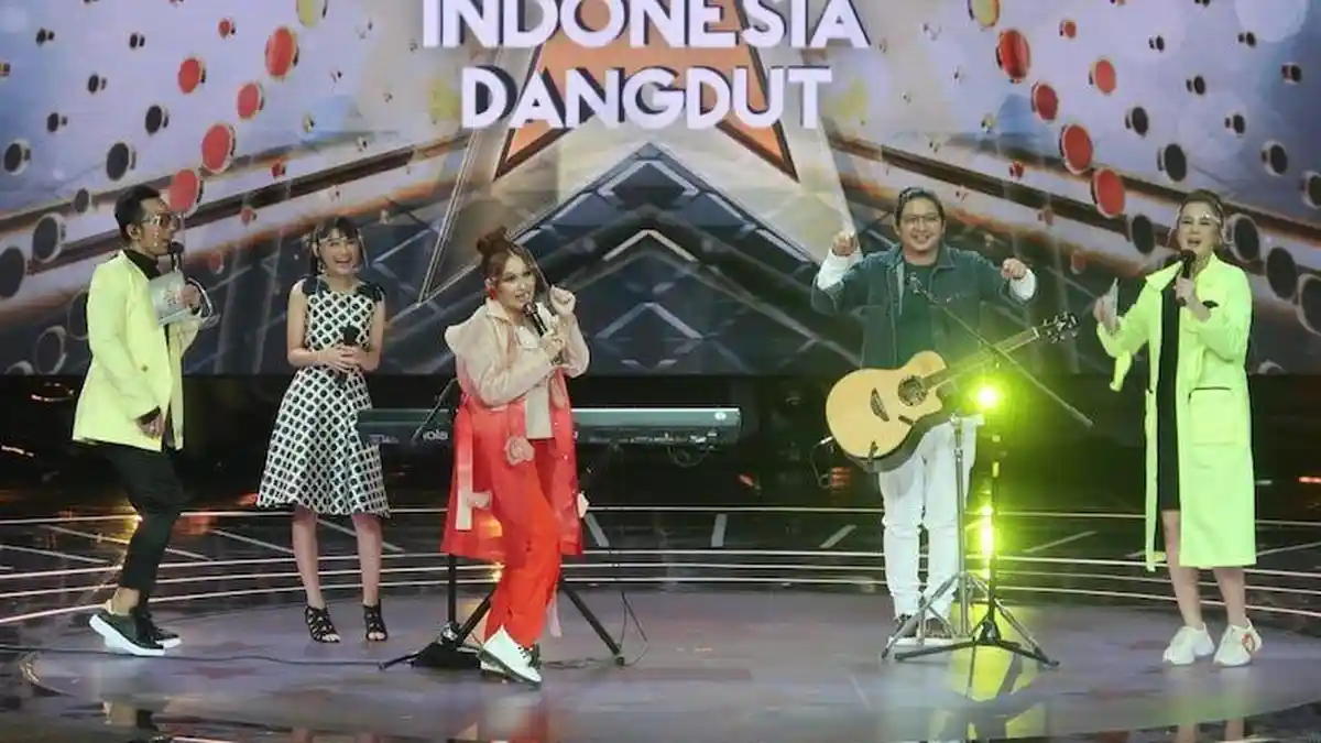 Pasha Ungu Ciptakan Lagu Khusus untuk Ayu Ting Ting, Ayu Tersenyum