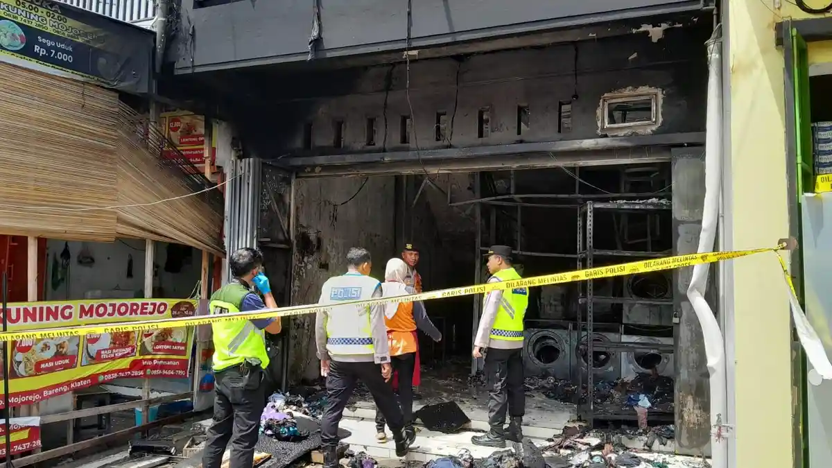 Kebakaran Kios Laundry di Klaten: Anak Karyawan Lompat ke Ruko Sebelah 