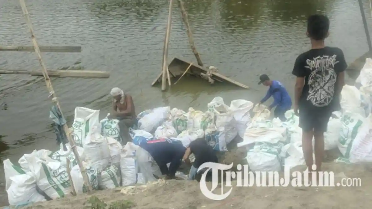 Kemendikbud & Pemkab Lamongan Butuh 5 Hari Ekskavasi 3 Perahu Baja di Sungai Bengawan Solo