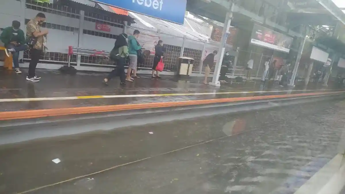 Jalur Kereta Api Terendam Banjir, PT KAI Daop 1 Jakarta Sampaikan Permohonan Maaf