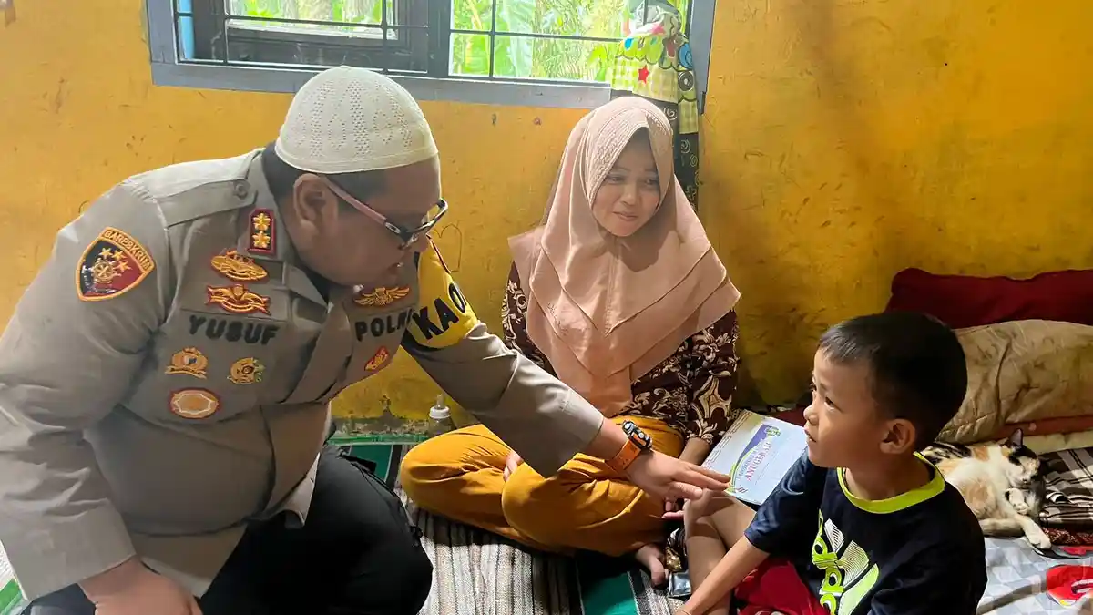 Kapolres Tanjungbalai Beri Bantuan ke Anak Penderita Ginjal Bocor