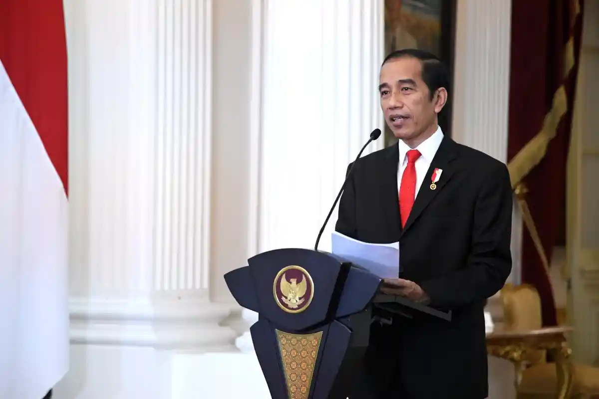 Jokowi Anugerahkan Tanda Kehormatan kepada 335 Tokoh dan 325 Nakes yang Gugur Lawan Covid-19