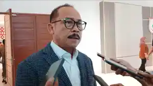 Gubernur-Sulbar-Suhardi-Duka-saat-ditemui-di-Kantor-Gubernur-Sulbar-Jumat-10102025.jpg