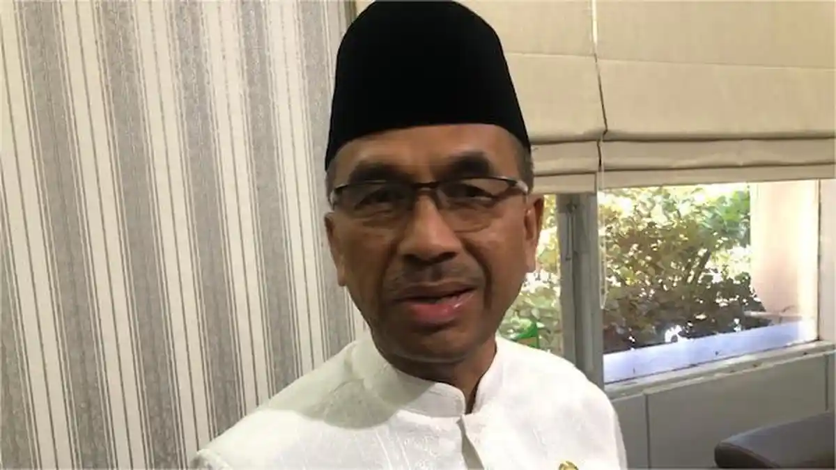 Disdik Sumbar Larang Sekolah Sediakan Seragam Putih Abu-abu & Pramuka, Orang Tua Bebas Beli di Pasar