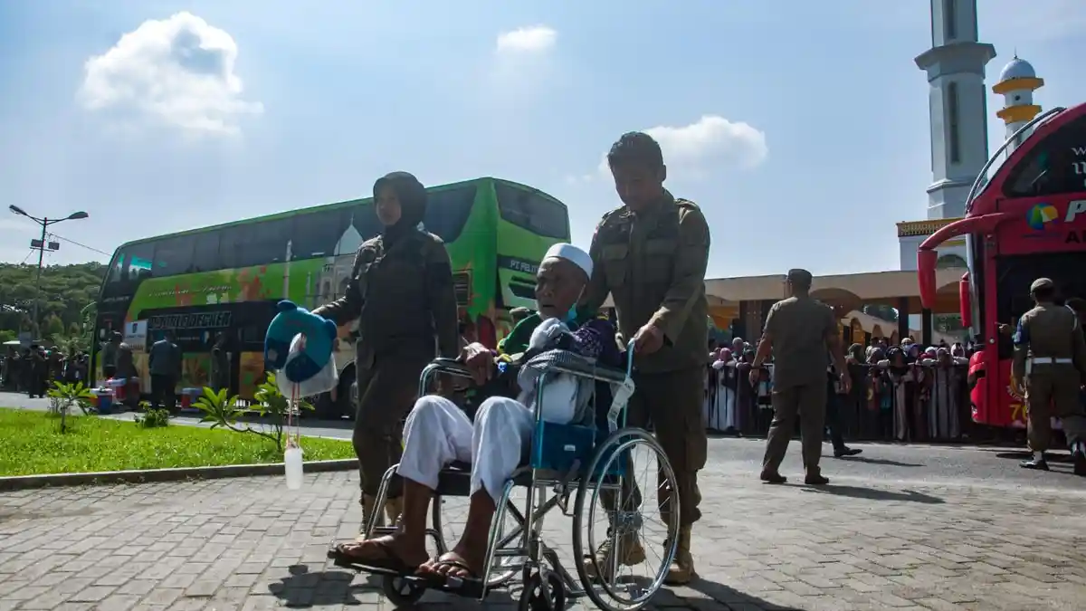 Jemaah Haji Bersyukur Sampai ke Tanah Suci, Mengaku Dipermudah saat Ibadah