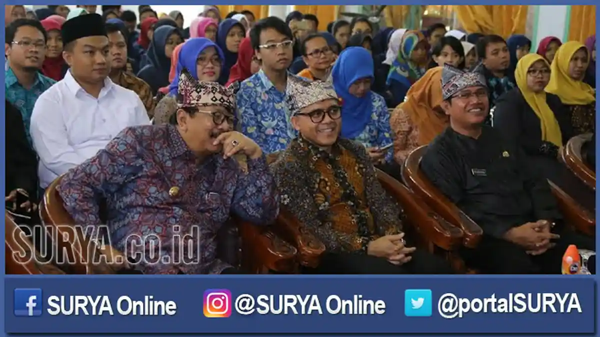 Pakde Karwo: Mahasiswa Unair Pagi dan Siang Belajar, Sore Harus Memberdayakan Masyarakat