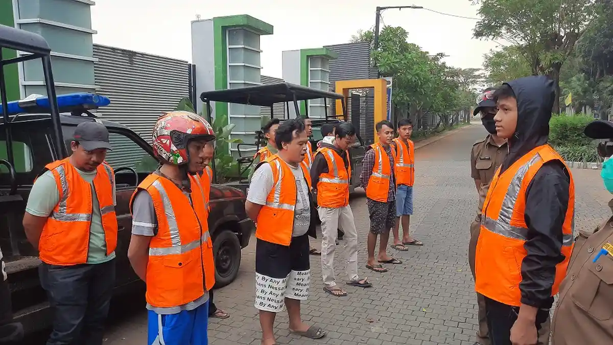 Puluhan Pengendara Terjaring Razia PSBB di Tangsel, Mereka Diminta Lafalkan Pancasila