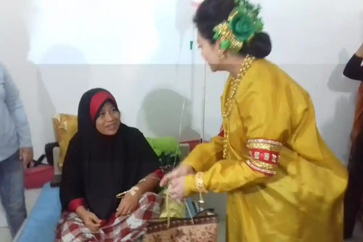 Pangdam Resmikan Ruang ICU RS Yasin di Bone, Istri Bagi-bagi Cinderamata - pangdam-hadir-di-watampone_20160405_120842.jpg