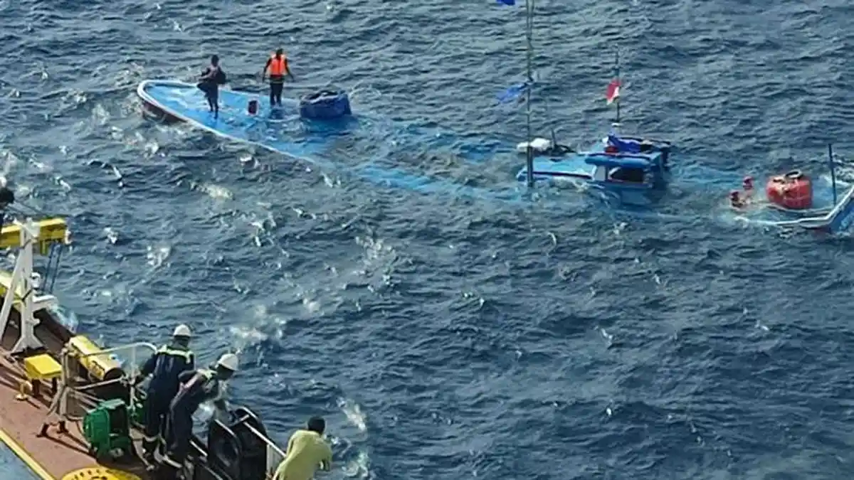 Breaking News: 14 Hari Terombang-ambing di Laut Andaman, 3 Nelayan Aceh Diselamatkan Tanker Asing