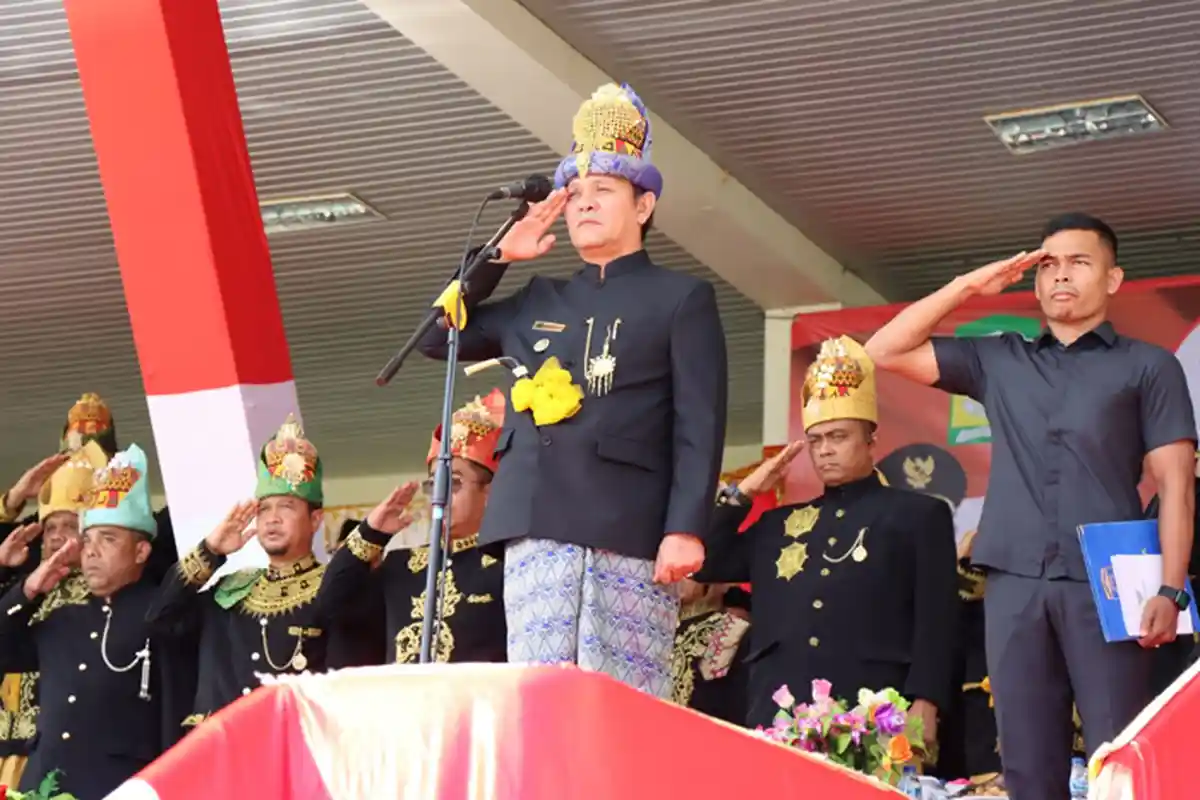Kota Jantho Peringati Hari Jadi Ke-38, Mulai Bupati hingga Kapolres Mengenakan Pakaian Adat Aceh