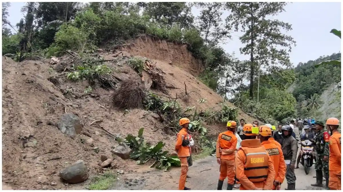 93 KK Terisolir Akibat Akses Utama Menuju Desa Tuva Terputus Pascabanjir Bandang