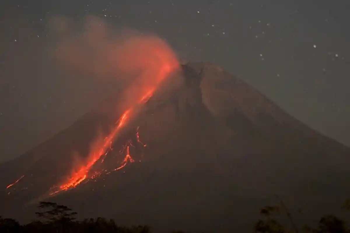 Merapi Terus Keluarkan Lahar Panas, BPBD Magelang Siaga 24 Jam Setiap Hari