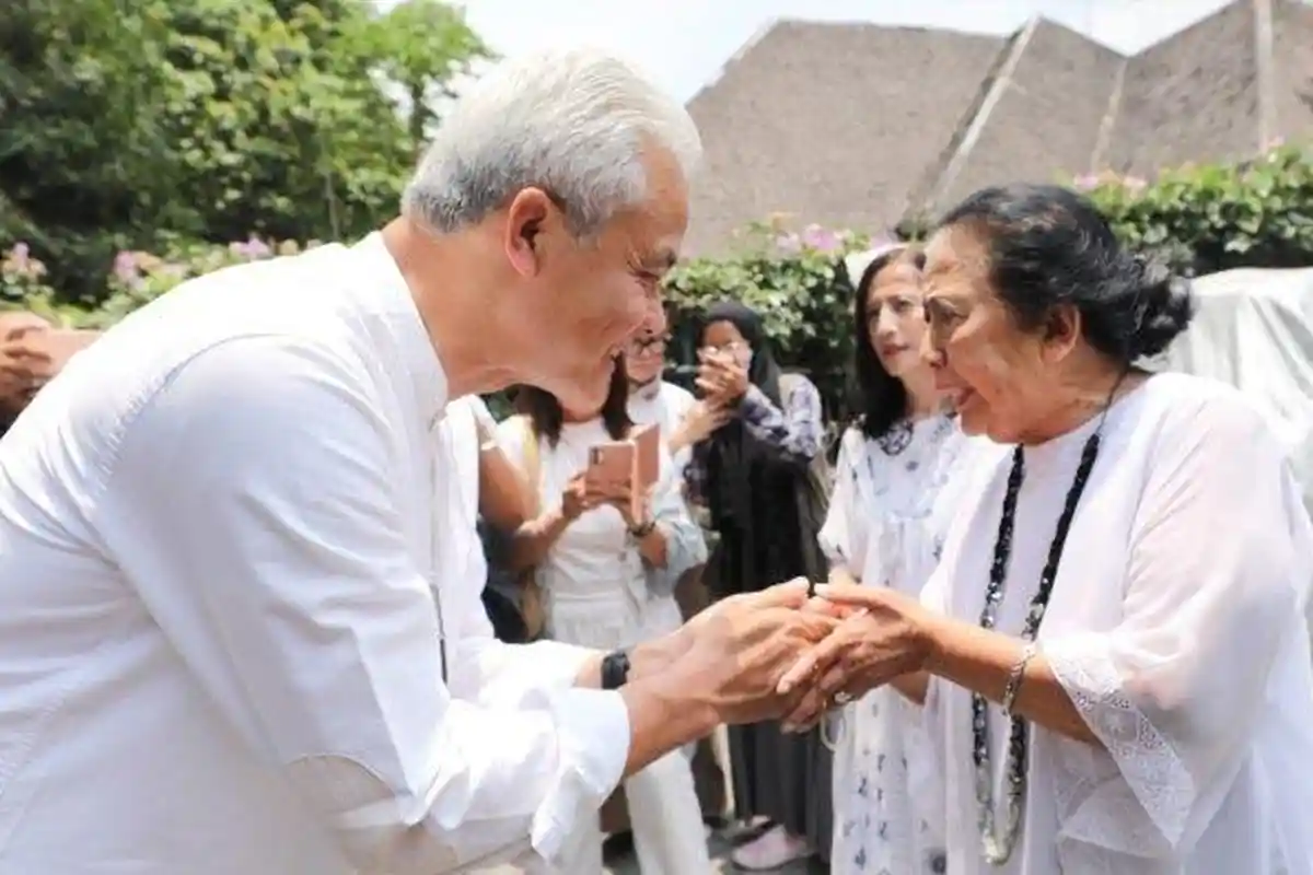 Ganjar Pranowo Mengaku Mendapat Banyak Pencerahan Setelah Temui Ceu Popong di Bandung