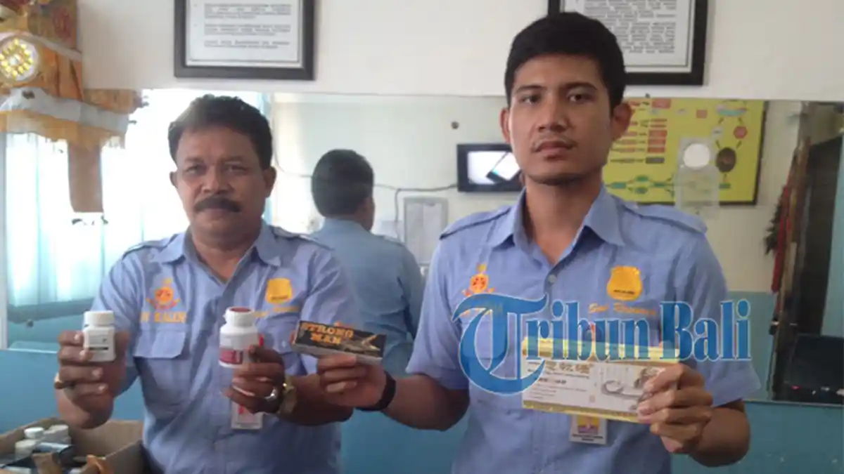 Pedagang Obat Kuat dan Kosmetik Ilegal Secara Online Ini Diamankan di Lapangan Lumintang