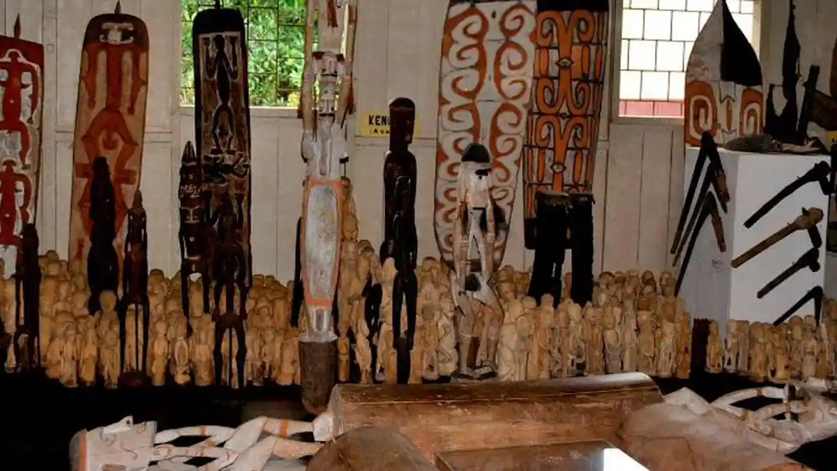 Sejarah Suku Asmat di Papua Selatan yang Dikenal sebagai Pengukir ...