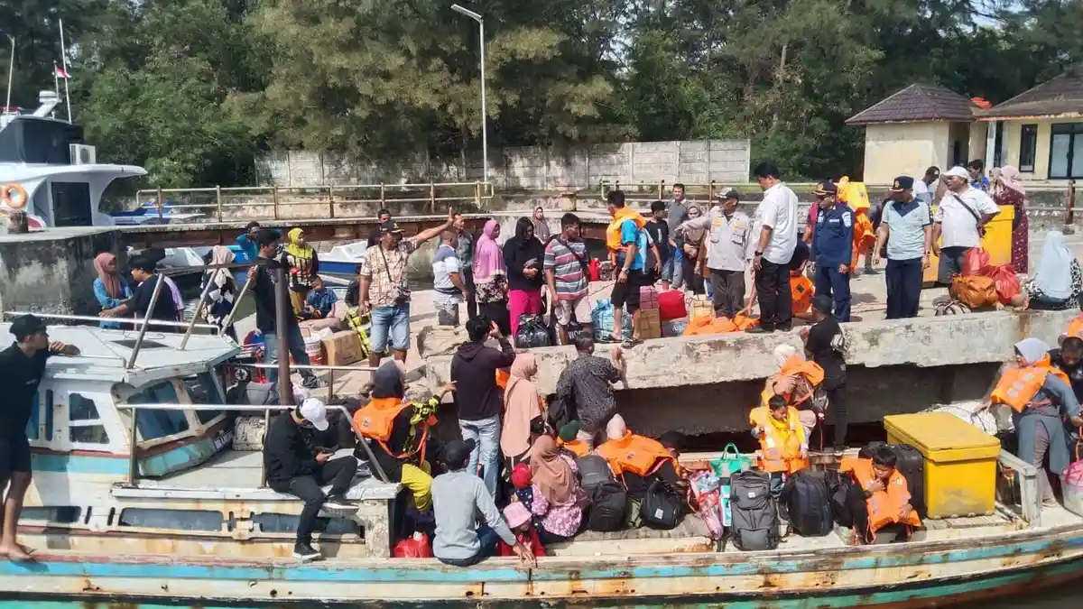 KM Sabuk Nusantara 30 Berangkatkan Penumpang ke Ketapang