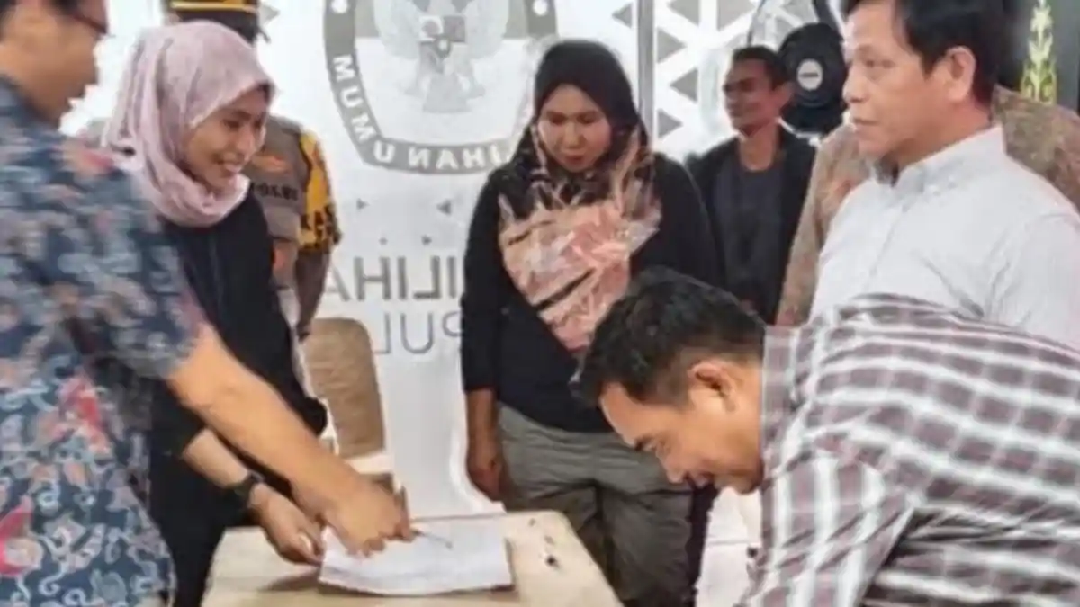 Bawaslu Lingga Hadiri Pengantaran Logistik Pasca Perhitungan Suara Pilkada 2024 ke KPU Kepri