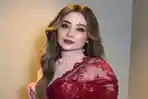 Caren-Delano-sindir-Dewi-Perssik-sering-minta-putus-ternyata-alasannya-ingin-sang-pria-berubah.jpg
