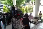 asosiasi-pemerhati-dusun-ereloe-salamatara-menggelar-aksi-di-gedung-dprd-jeneponto_20180417_140933.jpg
