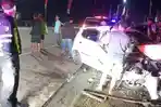 Moncong Ayla Ringsek Adu Banteng dengan Truk, Nenek Penumpang Mobil Tewas
