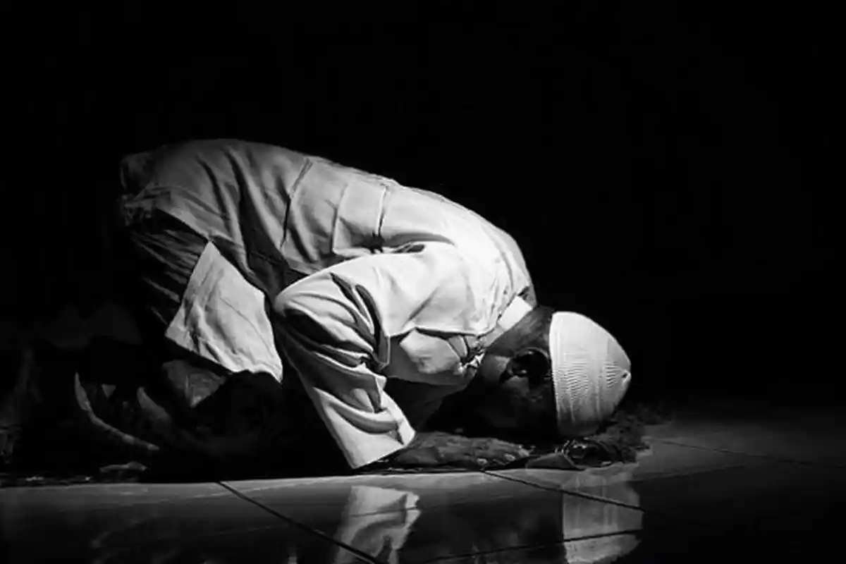 Bagi Laki-laki yang Meninggalkan Salat Jumat Akan Ditutup Hatinya, Simak Hukum & Penjelasan Berikut