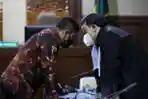 Sidang Dakwaan Stepanus Robin Pattuju