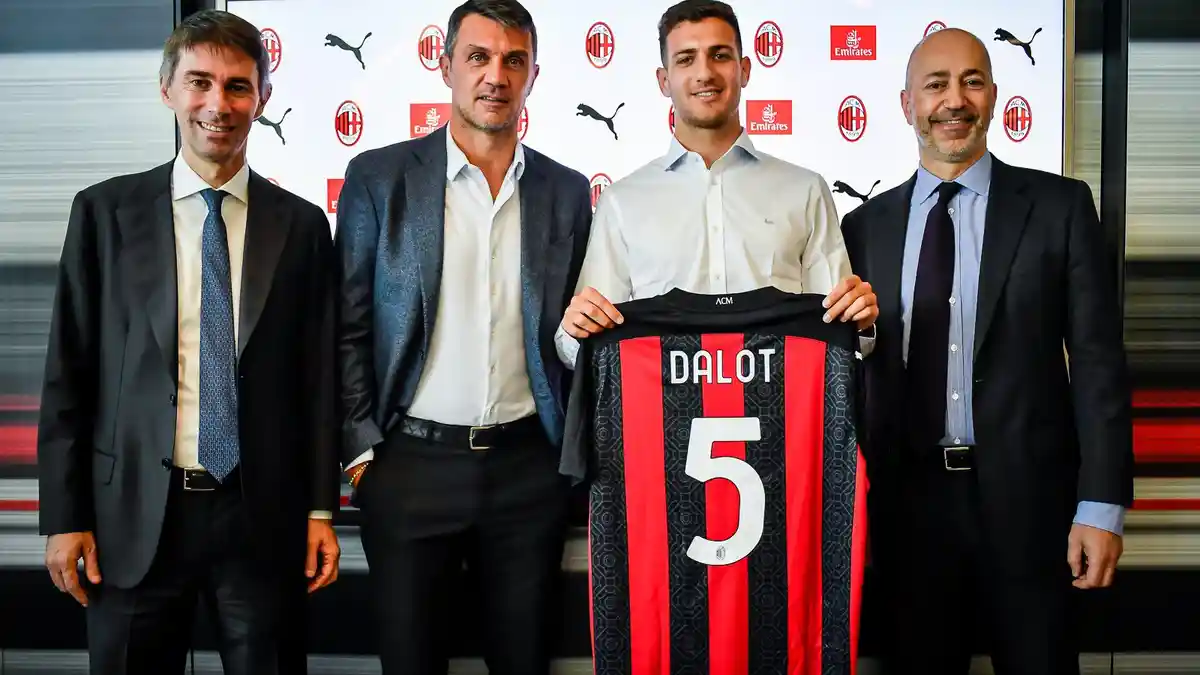 Paolo Maldini Lega, Bek Incaran Pioli Berhasil Didapatkan, AC Milan Pinjam Juniornya Ronaldo