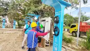 Suasana-pemasangsan-Stasiun-Pengisian-Kendaraan-Listrik-Umum.jpg