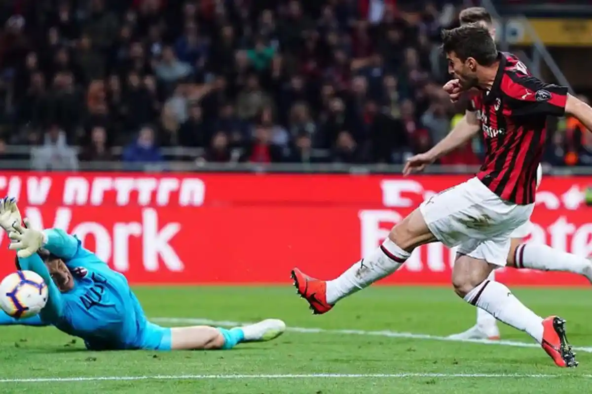 AC Milan Dikabarkan Tertarik Datangkan Bek Liverpool Dejan Lovren