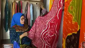 Yenny-owner-Batik-Sekundang-Rukis-BS.jpg