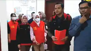 tersangka-kasus-korupsi-mobil-siaga-bojonegoro.jpg
