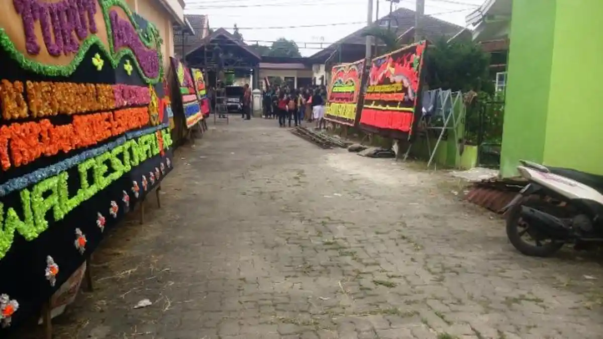 Jenazah Ayah Sonya Depari Dimakamkan Besok, Mengapa?