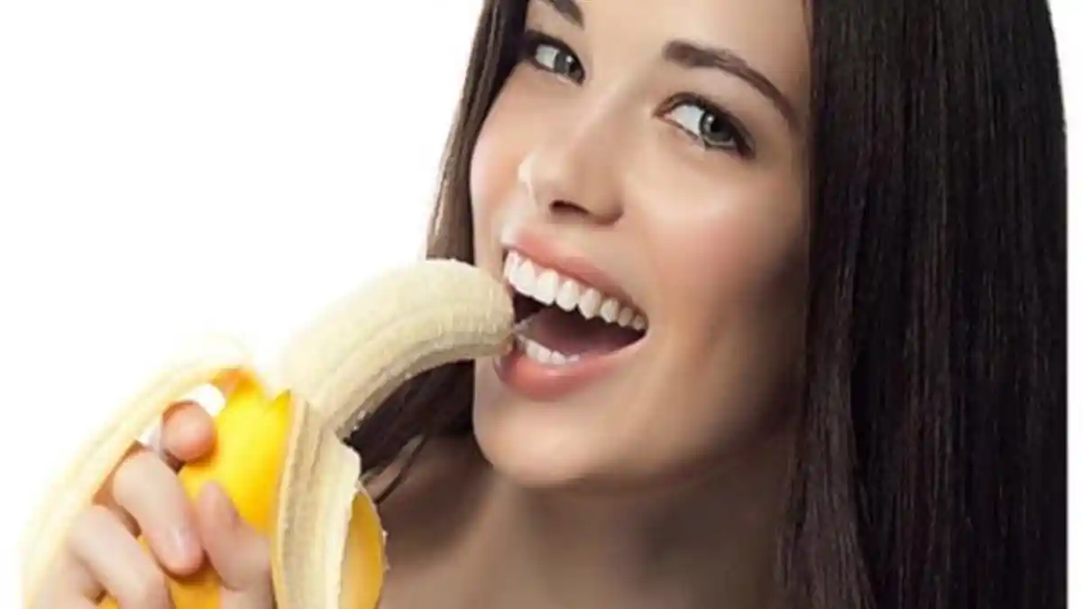 Dinilai Erotis, China Larang Wanita Makan Pisang di Depan Kamera