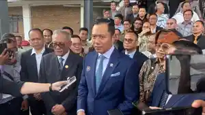 Agus-Harimurti-Yudhoyono-beri-sambutan-pada-Sinode-Gereja-1.jpg