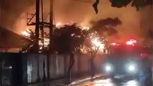 kebakaran-gudang-triplek-di-bojonegoro.jpg