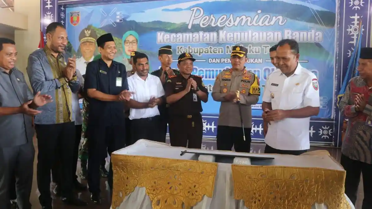 Sah, Rakib Sahubawa Resmikan Kecamatan Kepulauan Banda