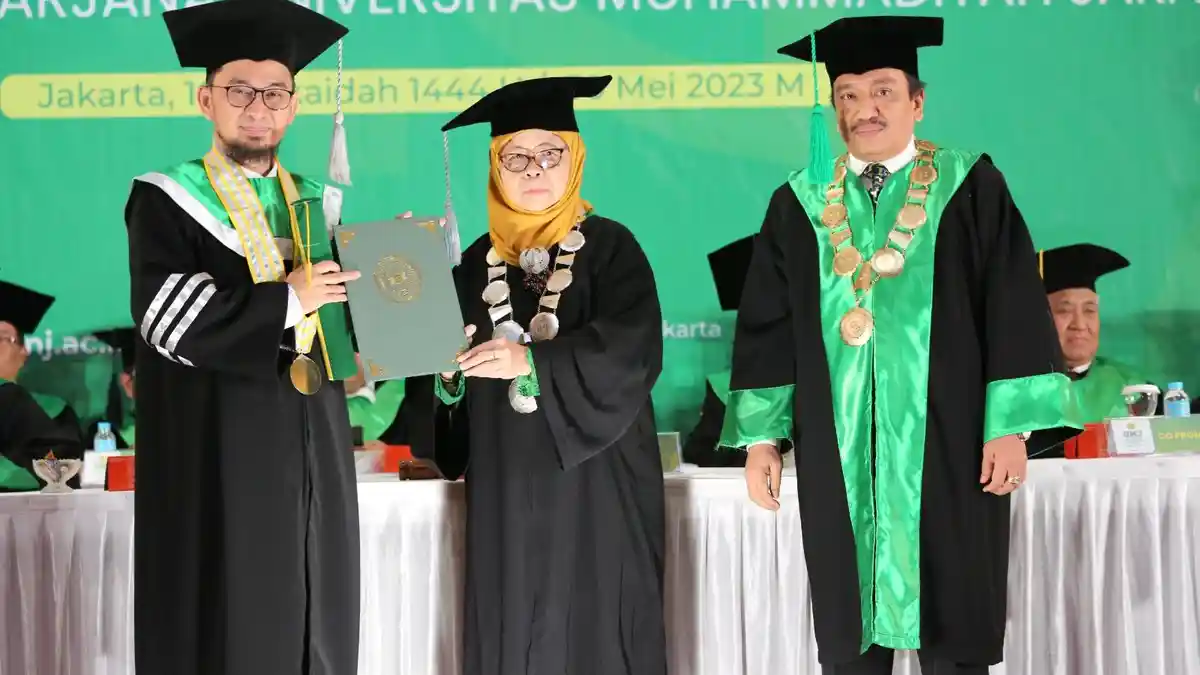 Ustaz Adi Hidayat Raih Gelar Doctor Honoris Causa di Bidang Pendidikan ...