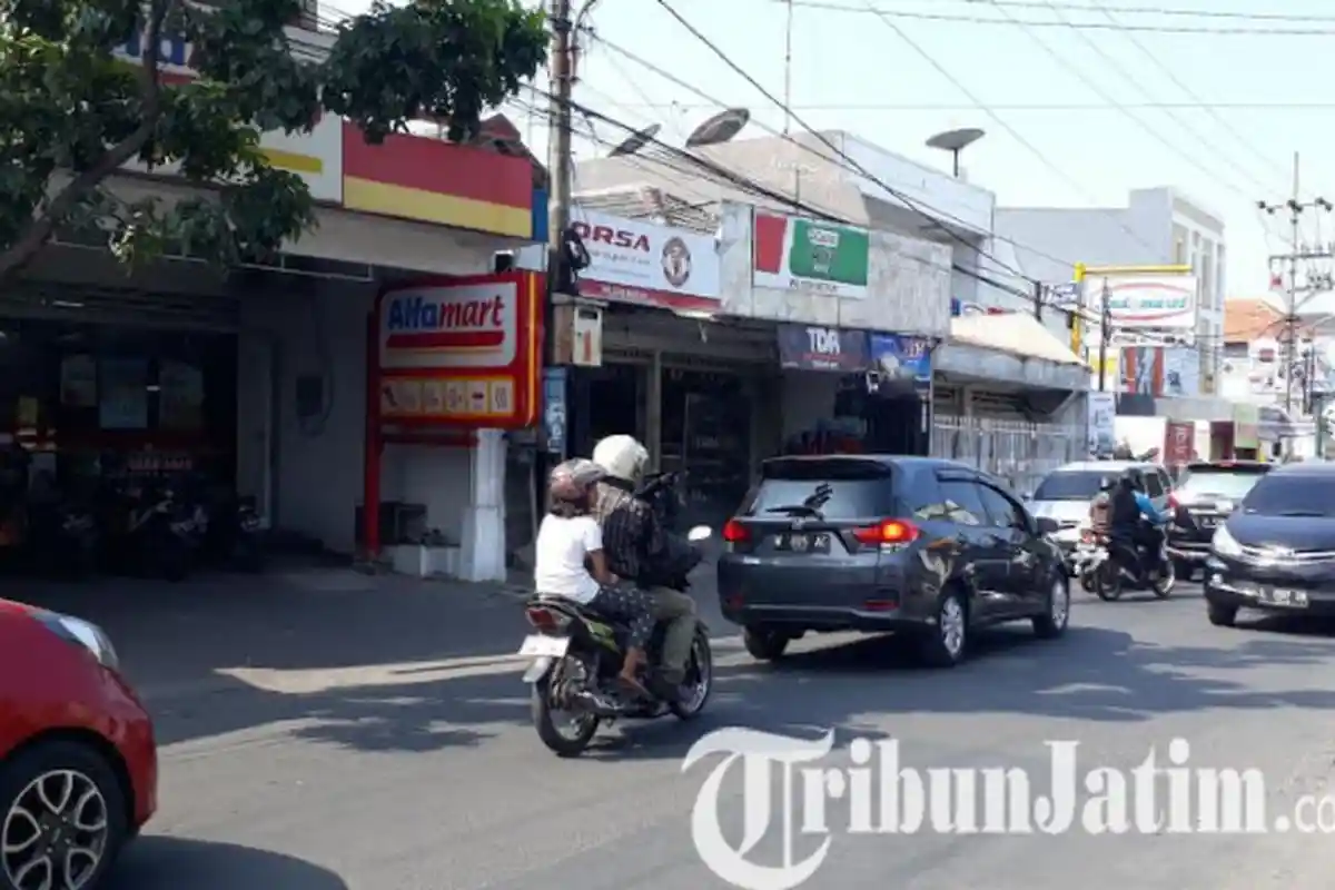 Alfamart dan Indomaret Selalu Berdekatan, Pengamat: Why Not?