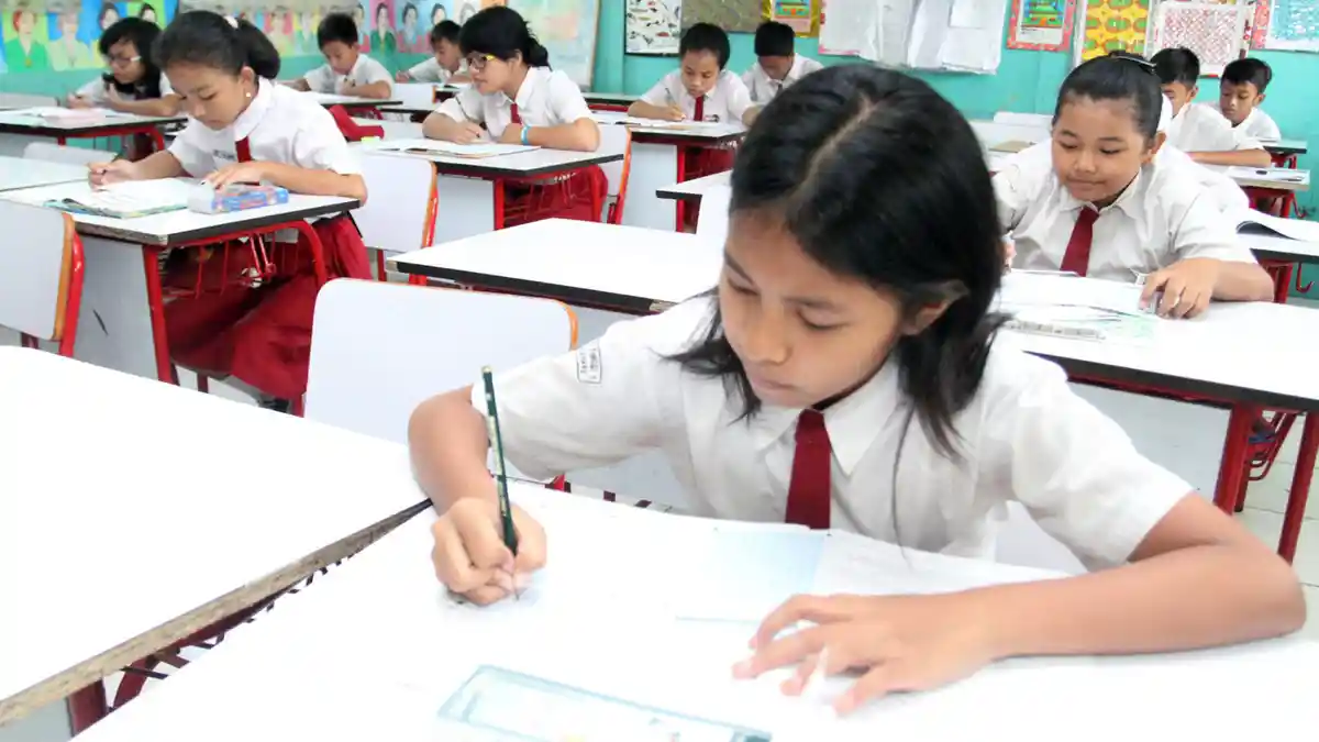Mendikbud Sebut Penghapusan PR Sekolah Berlaku Semester Depan