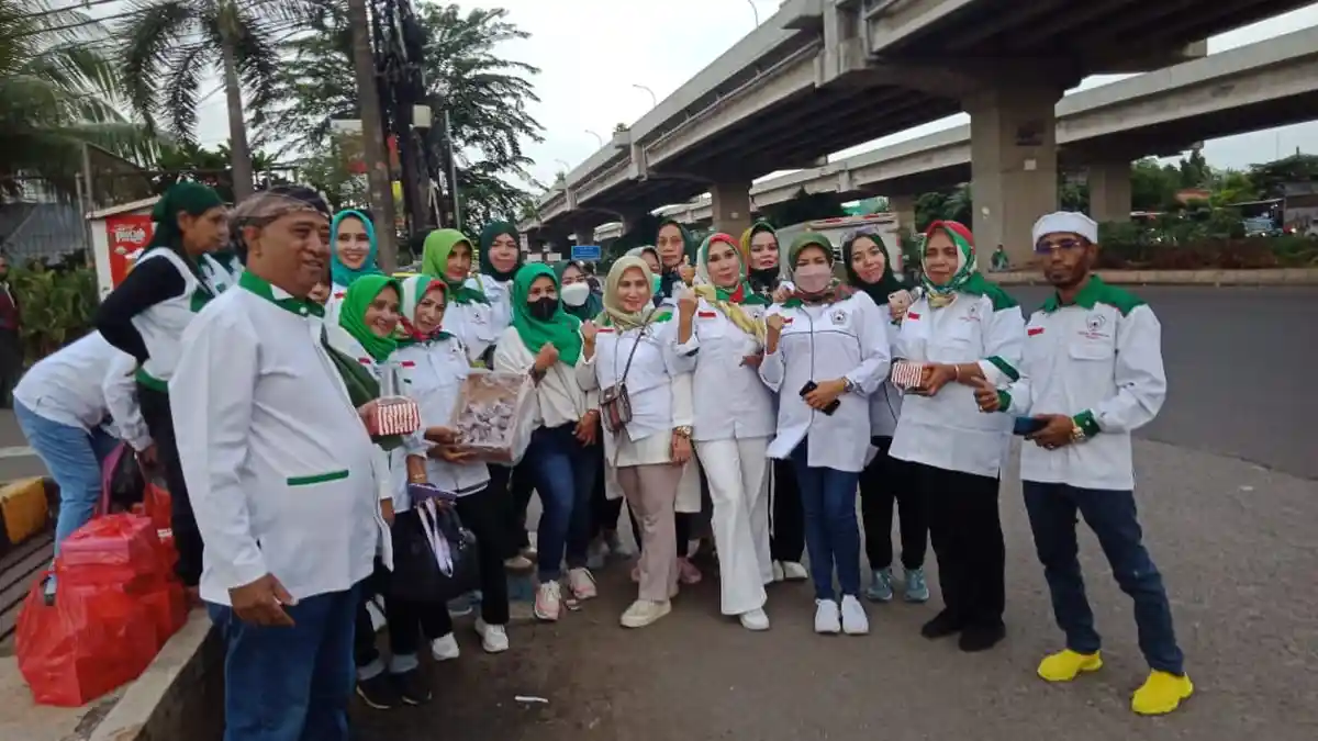 Peringati Hari Kartini, Srikandi FPMM Berbuka Bersama Masyarakat Marjinal