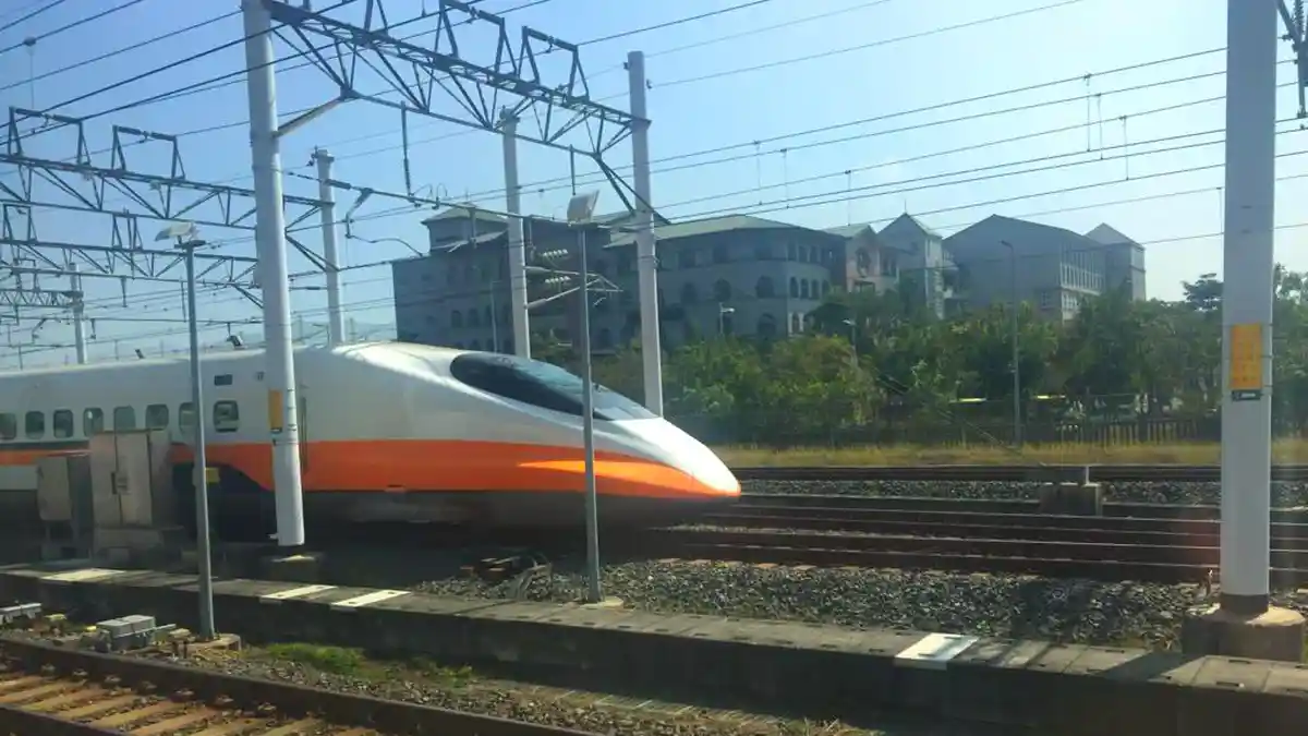 Kereta Api Semi Surabaya - Jakarta Segera Direalisasikan, Semarang-Jakarta Cuma 3 Jam