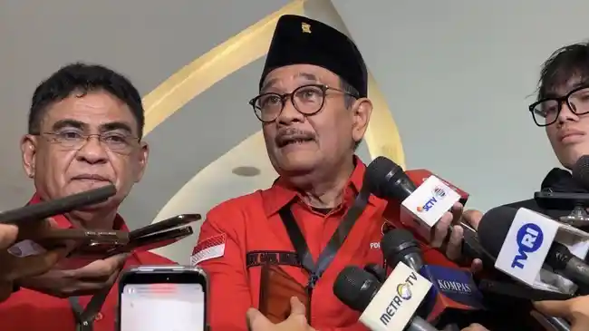 Respons Rencana Safari Jokowi ke Daerah, PDIP Usul Sekalian Tunjukkan Ijazah Asli ke Rakyat