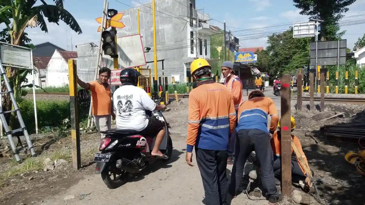 PT KAI Mempersempit Jalan Desa Ketanon, Tempat Kejadian Bus Harapan Jaya vs Kereta Rapih Dhoho
