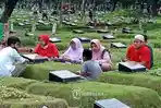 Tata-Cara-Ziarah-Kubur-Jelang-Bulan-Ramadan-2023-Lengkap-Bacaan-Doa-dengan-Tulisan-Arab-dan-Latin.jpg