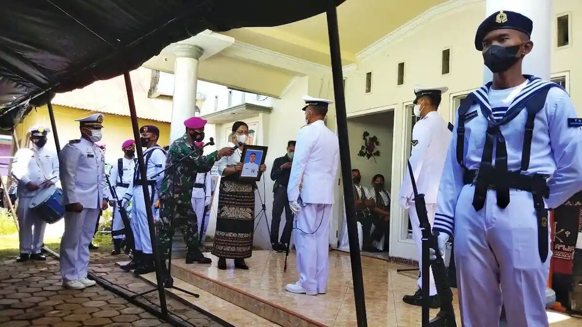 Komandan Lantamal VII Kupang Pimpinan Pemakaman Praka Wilson Anderson Here