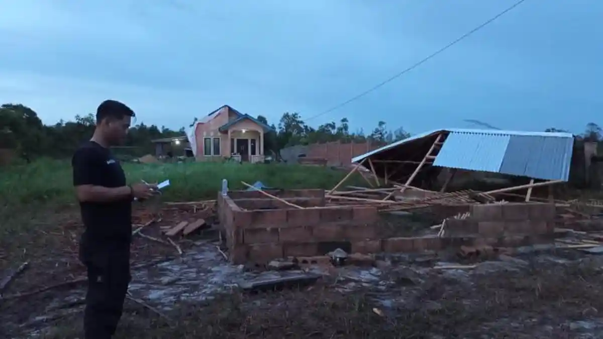 Angin Puting Beliung Hantam 29 Rumah Warga di Belitung Timur, BPBD Langsung Berikan Paket Bantuan
