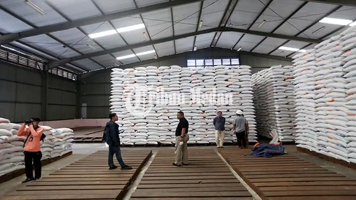 Berita Foto: Bobby Nasution: Kami Gencarkan Pasar Murah, Harga Beras Melonjak Drastis di Medan - 06092023_STOK-BERAS_ABDAN-SYAKURO-2.jpg