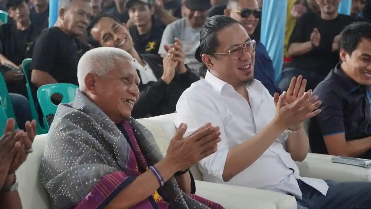 Datang Silaturahmi ke AMS XII, Cawagub Sumut H.Surya Diulosi dan Manortor