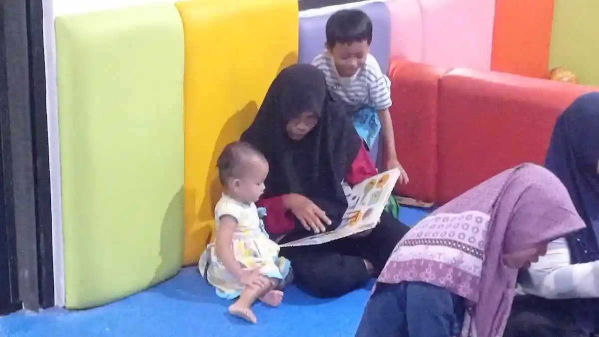 FOTO Merekam Perubahan, Jejak Pertumbuhan di Rumah Anak SIGAP Bandarharjo - Wali-anak-membersamai-anak-penerima-manfaat.jpg
